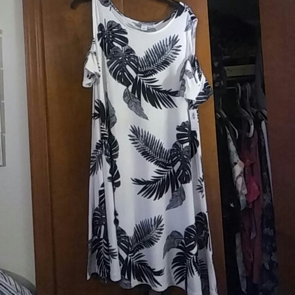 Old Navy Cold Shoulder Swing Dress - Picture 2 of 3